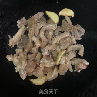 线椒炒牛杂步骤5