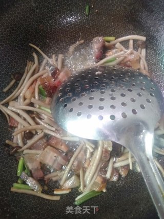 腊肉炒茶树步骤6
