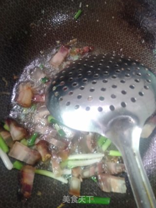 腊肉炒茶树步骤5