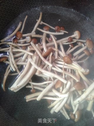 腊肉炒茶树步骤3