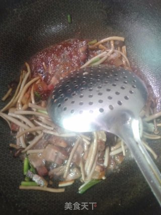 腊肉炒茶树步骤7