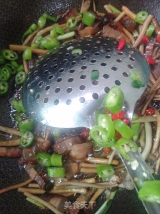 腊肉炒茶树步骤8