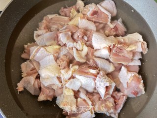 莴笋土豆炖鸡腿步骤2