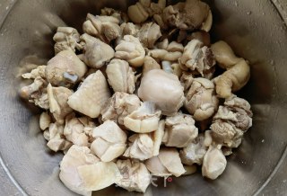 莴笋土豆炖鸡腿步骤4
