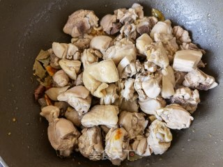 莴笋土豆炖鸡腿步骤12