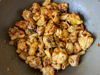 莴笋土豆炖鸡腿步骤13