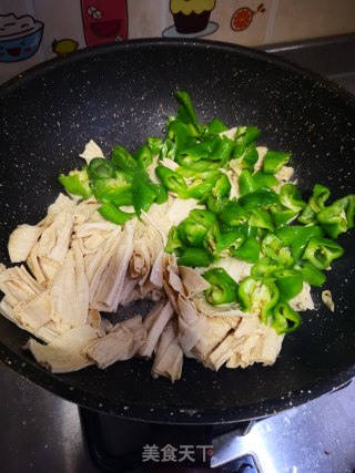 腐竹炒辣椒步骤6
