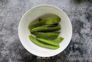 荷兰豆木耳炒鸡蛋步骤1