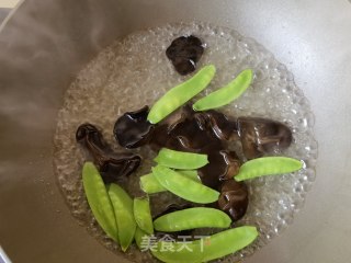 荷兰豆木耳炒鸡蛋步骤4