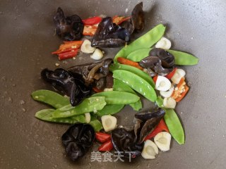 荷兰豆木耳炒鸡蛋步骤9