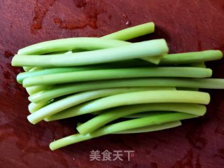 蒜薹炒虾酱步骤3