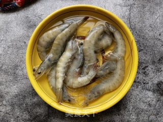 荷兰豆木耳炒虾仁步骤1