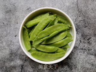 荷兰豆木耳炒虾仁步骤7