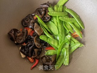 荷兰豆木耳炒虾仁步骤12