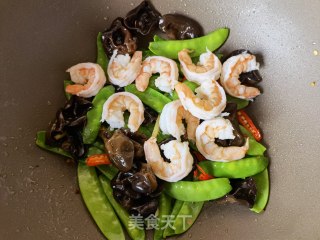 荷兰豆木耳炒虾仁步骤14