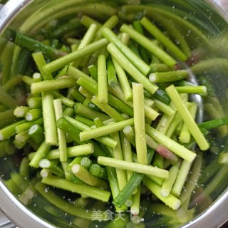 蒜苔炒虾仁步骤4