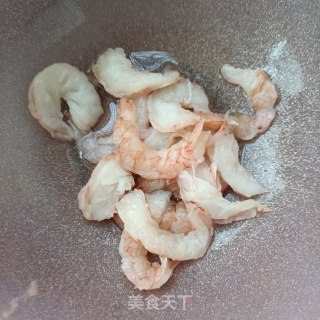 蒜苔炒虾仁步骤6