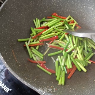 蒜苔炒虾仁步骤16