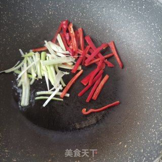 蒜苔炒虾仁步骤13