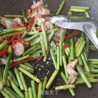 蒜苔炒虾仁步骤19
