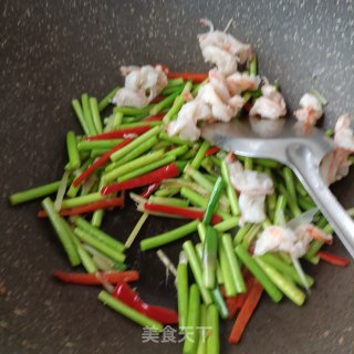 蒜苔炒虾仁步骤17