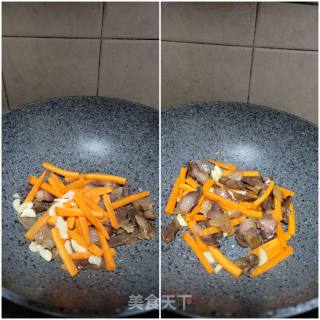 腊肉炒蒜苔胡萝卜步骤3