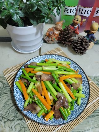 腊肉炒蒜苔胡萝卜步骤7