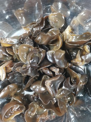 简单滴鱼香肉丝步骤1