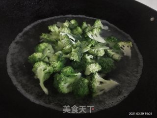 清炒西蓝花步骤3