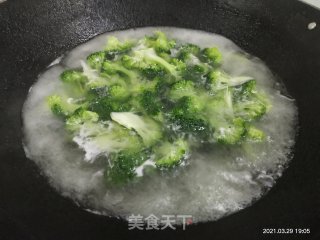 清炒西蓝花步骤4