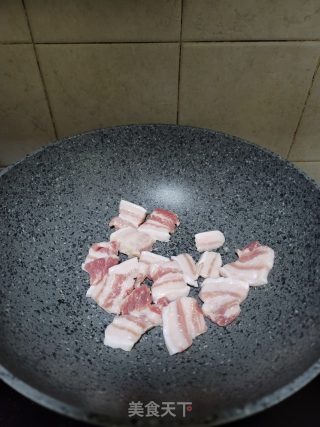 五花肉春笋酸菜煲步骤3