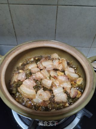 五花肉春笋酸菜煲步骤10