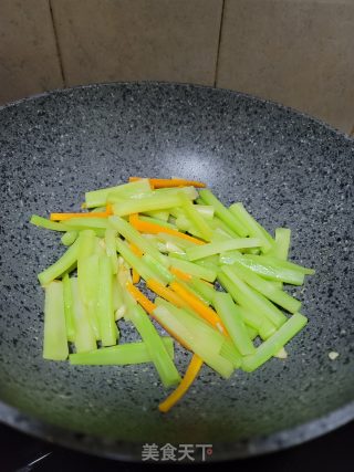 清炒莴笋胡萝卜步骤5