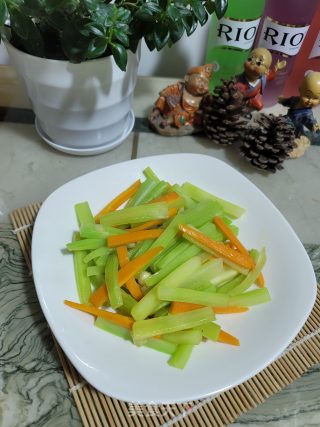 清炒莴笋胡萝卜步骤6