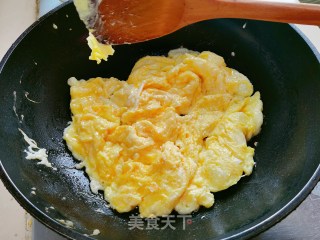 清热解毒清心明目又美容养颜～可不苦的苦瓜炒鸡蛋来咯～步骤3