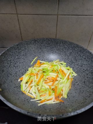 韭黄炒胡萝卜步骤5