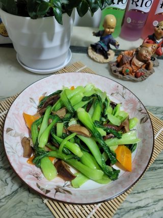 香菇胡萝卜炒上海青步骤8