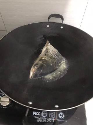 鱼头豆腐锅仔步骤1
