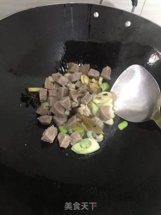 土豆香菇烧牛肉步骤3