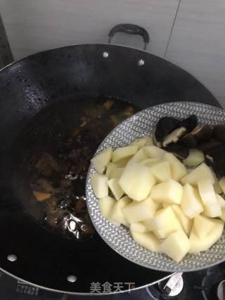 土豆香菇烧牛肉步骤8