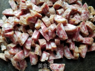 橄榄菜腊肠炒豆角粒步骤2