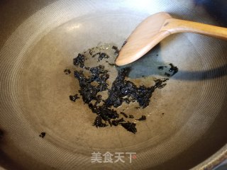 橄榄菜腊肠炒豆角粒步骤3