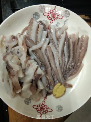 麻笋鱿鱼腐竹煲步骤1