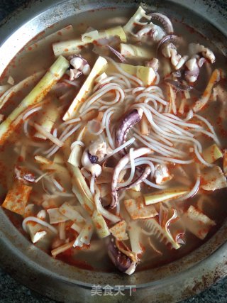 麻笋鱿鱼腐竹煲步骤4