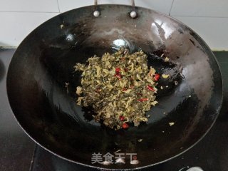 腊肉酸菜炒春笋步骤4