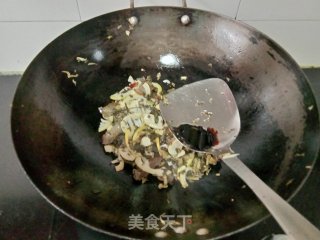 腊肉酸菜炒春笋步骤8