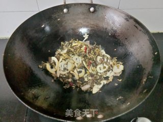腊肉酸菜炒春笋步骤7
