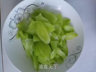 莴笋炒肉渣步骤1