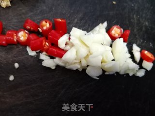 莴笋炒肉渣步骤3