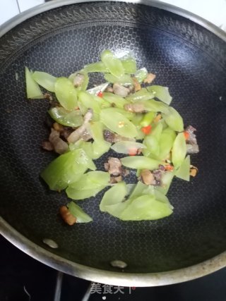 莴笋炒肉渣步骤6